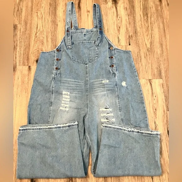Loose Fit Blue Denim Bib Style Cropped Overalls. Adjustable Straps. - Picture 2 of 9